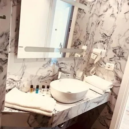 Hotel Ebbi Hotel 4*